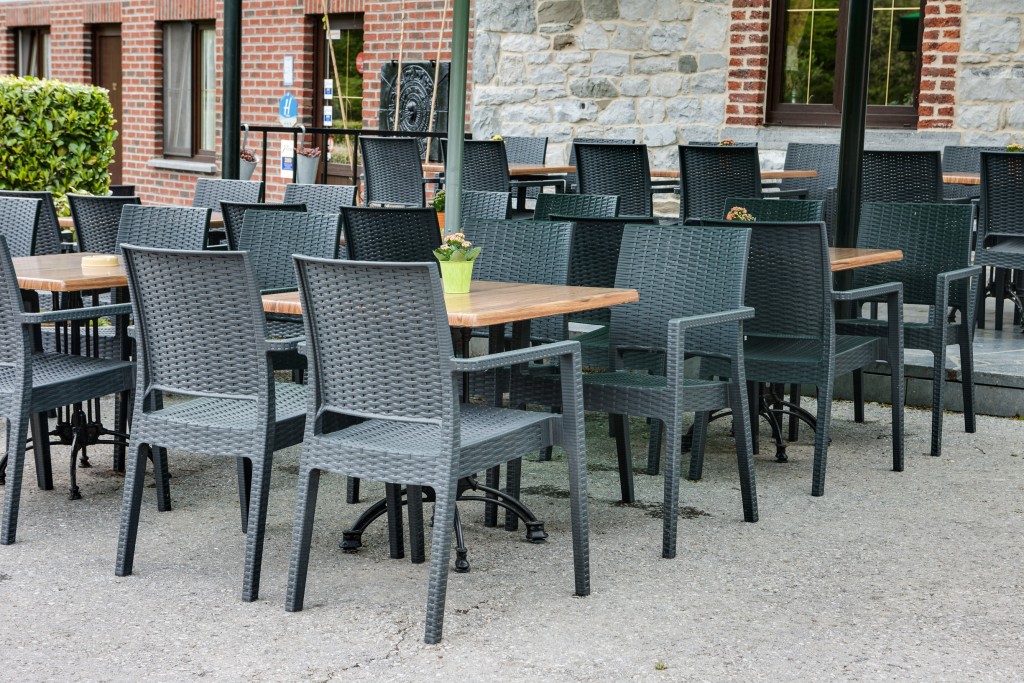 chaise fauteuil empilable rotinrestaurant design