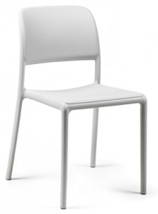 chaise de terrasse colorée