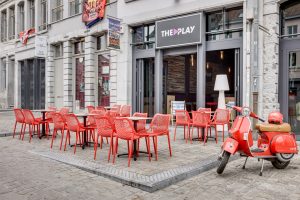 chaise de terrasse rouge