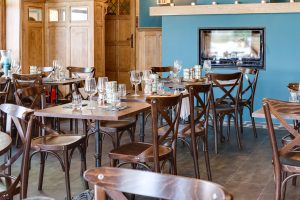 mobilier de restaurant en bois