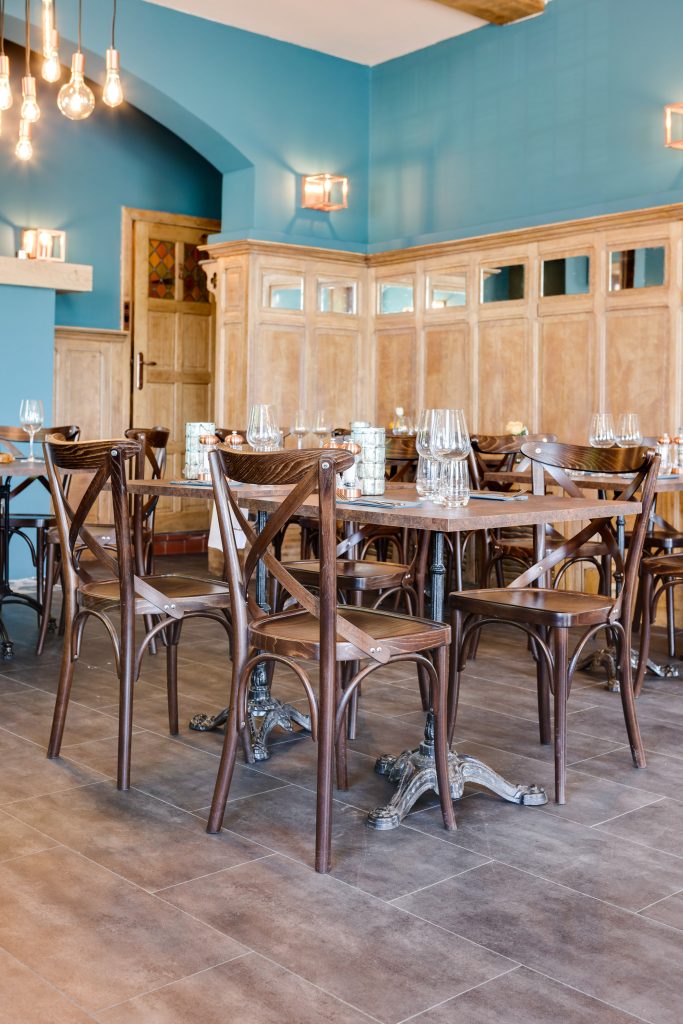 chaise de restaurant bois