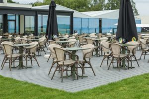 Mobilier de terrasse parisien