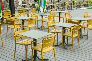 Chaise de terrasse jaune