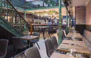 Chaise de restaurant confortable